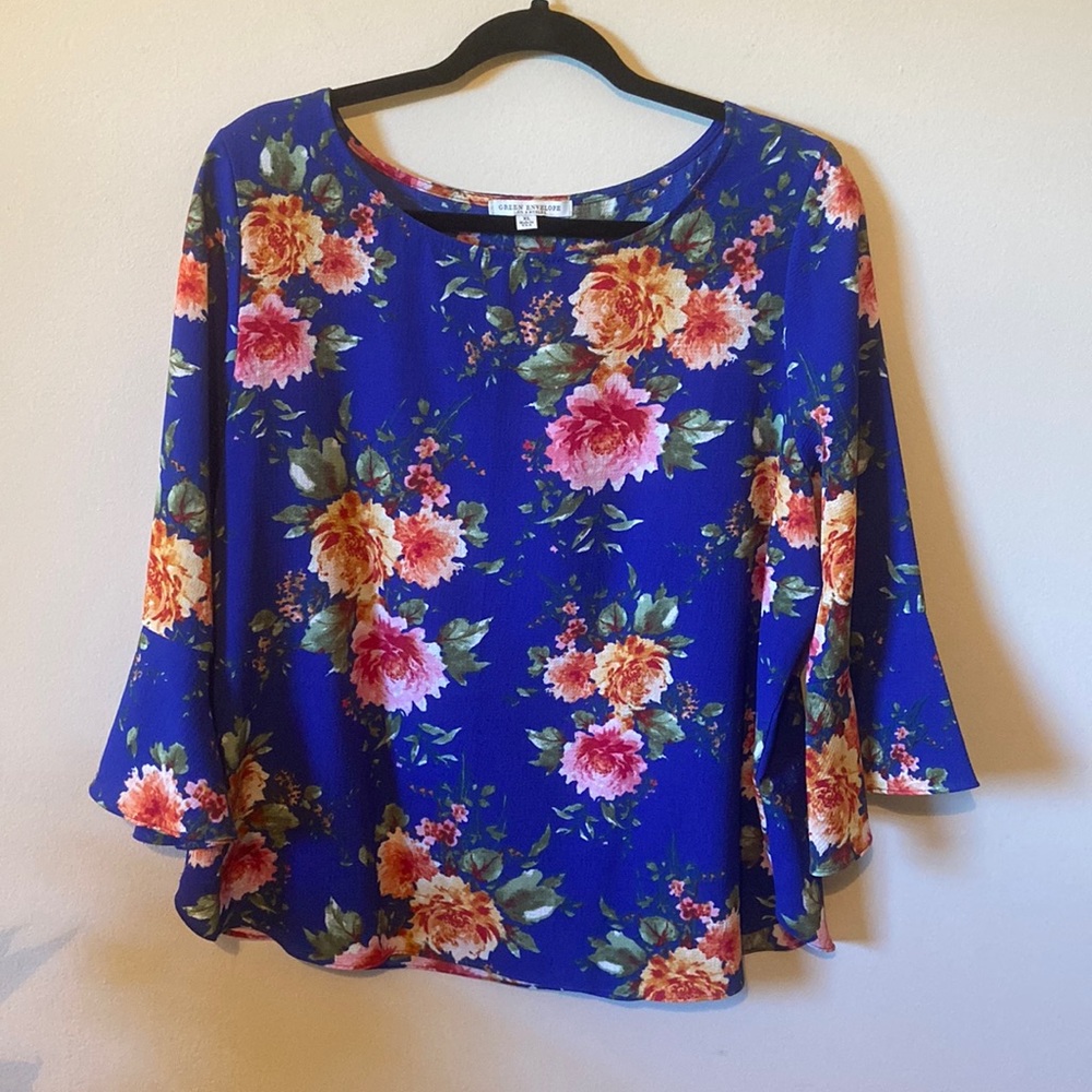Quarter Bell-Sleeve Floral Blouse